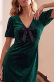 Robe courte de fête de fête courte en velous en velours vert foncé à col en V à manches courtes, courte robe de fête avec nœud