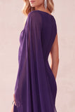 Robe invitée de mariage en mousseline à étui café sur une épaule avec cape
