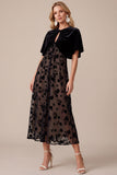 Robe de fête de fête midi en velours noir à col rond à col rond avec capela