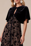 Robe de fête de fête midi en velours noir à col rond à col rond avec capela