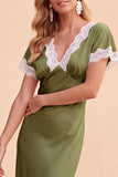 Robe de fête de fête midi à manches en V à fourreau à blush avec dentelle