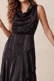 Robe de cocktail midi noire ligne A, à col bénitier, longueur asymétrique et avec poches