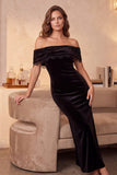 Robe de cocktail longue noire en velours, moulante, à épaules dénudées et perlée