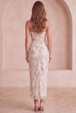 Robe de cocktail midi ivoire à paillettes, coupe fourreau, sans bretelles et froncée
