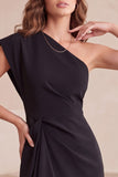 Robe de cocktail midi noire coupe fourreau, à une épaule, froncée et en dentelle