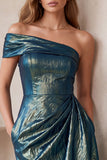 Robe de cocktail midi bleu ardoise métallisée, asymétrique, à une épaule, moulante, froncée et avec poches