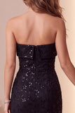 Robe de cocktail midi noire coupe fourreau, sans bretelles, à paillettes et en dentelle