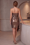 Robe de cocktail courte café métallisée, moulante, sans bretelles et froncée