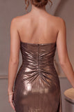 Robe de cocktail courte café métallisée, moulante, sans bretelles et froncée