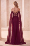 Robe de cérémonie longue bordeaux, coupe sirène, à épaules dénudées, avec manches cape et paillettes