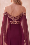 Robe de cérémonie longue bordeaux, coupe sirène, à épaules dénudées, avec manches cape et paillettes
