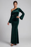 Robe de cérémonie longue en velours vert foncé, coupe sirène, à une épaule, à manches évasées froncées