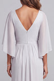 Robe mère de la mariée longue gris clair en mousseline, à col V, avec fronces