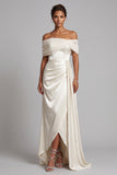 Robe de cérémonie asymétrique ivoire en satin, coupe fourreau, à épaules dénudées, avec fronces et perles