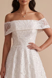 Robe de mariée blanche, ligne A, avec broderie et paillettes