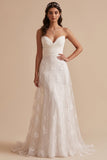 Robe de mariée blanche sans bretelles à fronces avec broderie