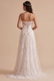 Robe de mariée blanche sans bretelles à fronces avec broderie