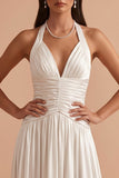 Robe de mariée longue blanche en satin avec fronces à encolure tour de cou