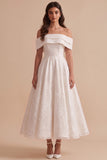 Robe de mariée midi blanche en dentelle à épaules dénudées