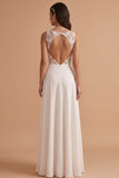 Robe de mariée blanche avec découpes longue en satin ligne A