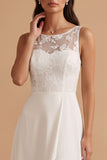 Robe de mariée blanche avec découpes longue en satin ligne A