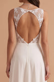Robe de mariée blanche avec découpes longue en satin ligne A
