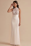 Robe de mariée avec appliqués, paillettes, à col haut, coupe sirène, blanche, avec découpes, longue