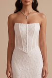 Robe de mariée longue sans bretelles avec corset blanc et broderie