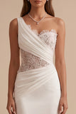 Robe de mariée avec découpes, coupe sirène blanche, à une épaule avec strass