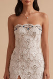 Robe de mariée longue coupe fourreau blanche sans bretelles