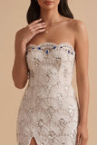 Robe de mariée longue coupe fourreau blanche sans bretelles