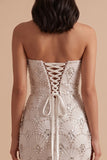 Robe de mariée longue coupe fourreau blanche sans bretelles