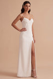 Robe de mariée longue blanche en satin avec corset, à fines bretelles et fente