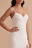 Robe de mariée longue blanche en satin avec corset, à fines bretelles et fente
