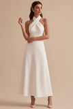 Robe de mariée midi blanche en satin à encolure tour de cou