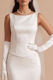 Robe longue de mariée en satin à col bateau coupe sirène blanche