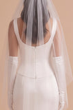Robe longue de mariée en satin à col bateau coupe sirène blanche