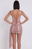 Robe de cocktail rose moulante métallisée avec corset, à col large, courte et avec drapé
