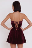 Robe de cocktail courte en velours sans bretelles bourgogne ligne A