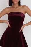 Robe de cocktail courte en velours sans bretelles bourgogne ligne A