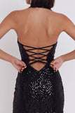 Robe de cocktail courte noire moulante à paillettes avec trou de serrure