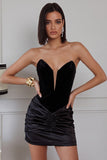 Robe de cocktail courte en velours noir moulante avec bustier