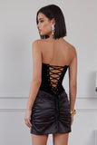 Robe de cocktail courte en velours noir moulante avec bustier