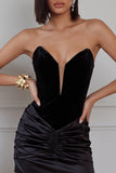 Robe de cocktail courte en velours noir moulante avec bustier