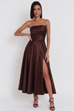 Robe de cocktail noire sans bretelles midi avec fente