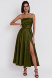 Robe de cocktail noire sans bretelles midi avec fente