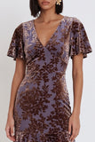 Robe de cocktail midi à manches flottantes, coupe fourreau, en velours prune