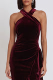 Robe de cocktail midi en velours bourgogne, coupe sirène, avec fronces