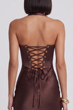 Robe de cocktail midi avec corset en satin marron foncé