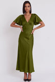 Robe de cocktail midi en satin coupe sirène à col V à manches flottantes